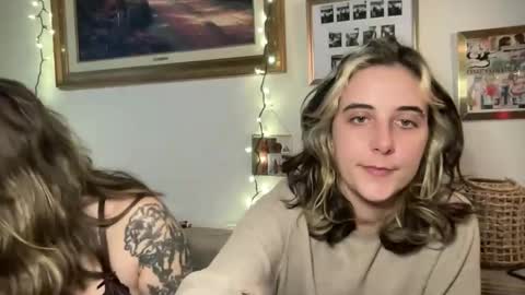 lilldaddysgirl online show from December 16, 12:15 am