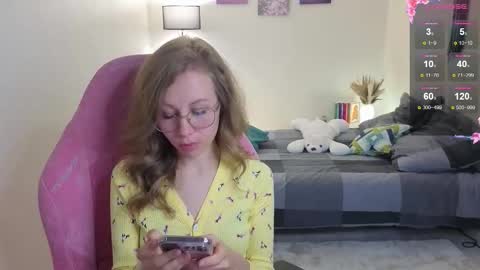 Snapshot of lill_mary chatting on October 10, 2:21 am Maria online show from October 10, 2:21 am