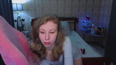 Snapshot of lill_mary chatting on December 17, 4:18 am Maria online show from December 17, 4:18 am
