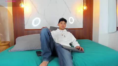 lillian_lee1 online show from July 7, 7:07 pm