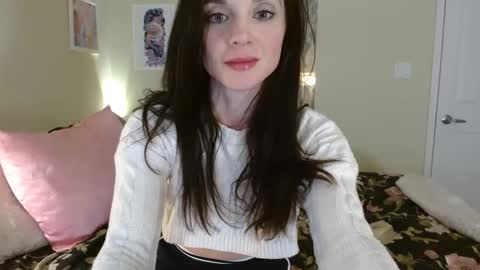Snapshot of lillian_rose chatting on February 26, 3:53 am Lillian Rose online show from February 26, 3:53 am