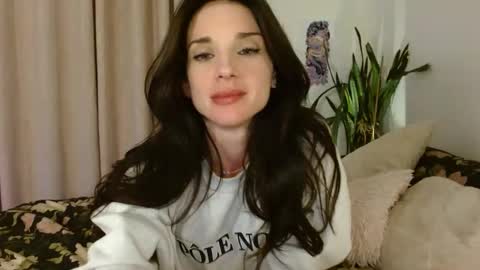 Snapshot of lillian_rose chatting on October 3, 3:14 am Lillian Rose online show from October 3, 3:14 am