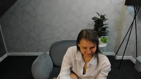 Snapshot of lillian_white1 chatting on December 6, 10:27 am lillian_white1 online show from December 6, 10:27 am