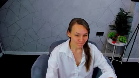 Snapshot of lillian_white1 chatting on December 18, 8:31 am lillian_white1 online show from December 18, 8:31 am