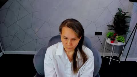 Snapshot of lillian_white1 chatting on December 19, 7:18 am lillian_white1 online show from December 19, 7:18 am