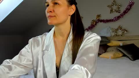 Snapshot of lillian_white1 chatting on January 22, 6:10 am lillian_white1 online show from January 22, 6:10 am