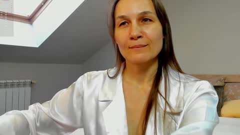 Snapshot of lillian_white1 chatting on February 12, 8:16 am lillian_white1 online show from February 12, 8:16 am