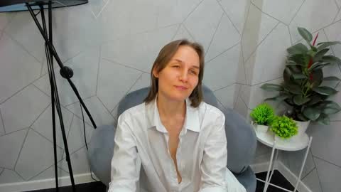 Snapshot of lillian_white1 chatting on March 11, 1:34 pm lillian_white1 online show from March 11, 1:34 pm