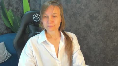 Snapshot of lillian_white1 chatting on September 27, 12:04 am lillian_white1 online show from September 27, 12:04 am
