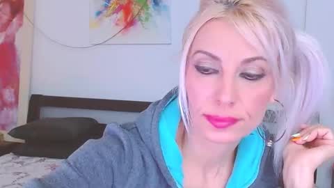 Lara online show from February 10, 11:55 pm