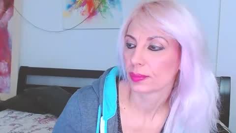 Lara online show from February 16, 7:05 pm