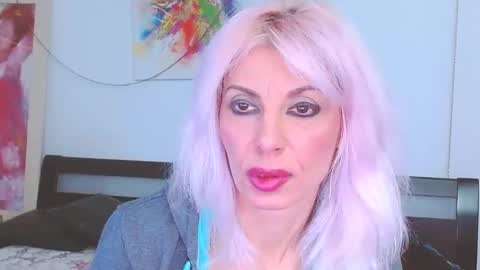 Lara online show from February 19, 8:31 pm