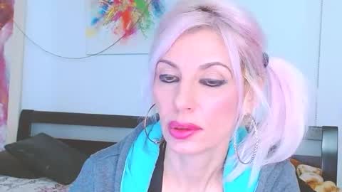 Lara online show from February 25, 11:33 pm