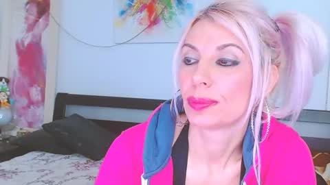 Lara online show from February 26, 8:11 pm