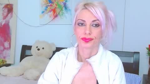 Lara online show from December 5, 3:37 am