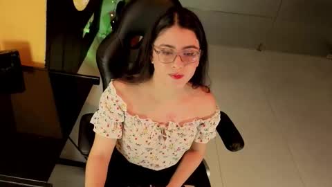 Snapshot of lillianderson chatting on September 21, 12:07 pm lillianderson -  Next stream start at 0700hs GTM-3 online show from September 21, 12:07 pm