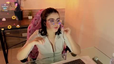 Snapshot of lillianderson chatting on November 2, 11:45 am lillianderson -  Next stream start at 0700hs GTM-3 online show from November 2, 11:45 am