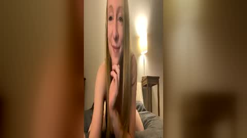 Snapshot of lillianlux chatting on June 12, 5:28 am lillianlux online show from June 12, 5:28 am