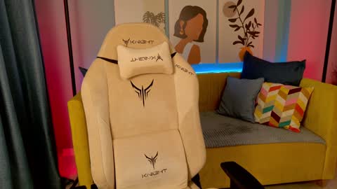 lillibright online show from December 25, 8:28 pm