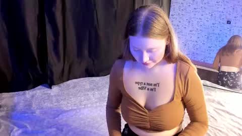 lillie_berry online show from October 2, 5:14 am