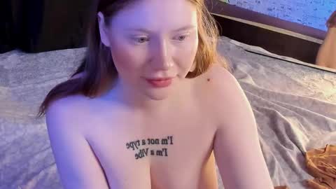 lillie_berry online show from October 10, 4:44 am