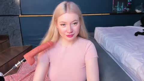 Snapshot of lillie_berry chatting on April 17, 4:37 am lillie_berry online show from April 17, 4:37 am