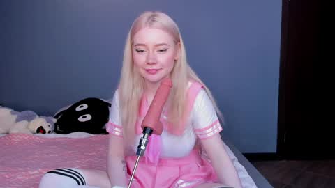 Snapshot of lillie_berry chatting on May 7, 5:24 am lillie_berry online show from May 7, 5:24 am