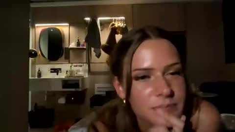 Snapshot of lillilee chatting on February 22, 9:52 am lillilee online show from February 22, 9:52 am