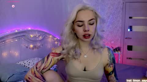 Snapshot of lillimooore chatting on September 24, 12:03 am LilliMoore online show from September 24, 12:03 am