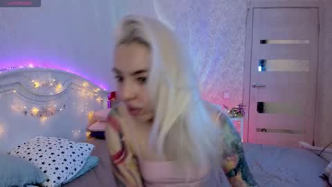 Snapshot of lillimooore chatting on September 29, 11:20 pm LilliMoore online show from September 29, 11:20 pm