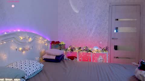 Snapshot of lillimooore chatting on October 2, 11:45 pm LilliMoore online show from October 2, 11:45 pm