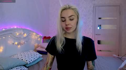 Snapshot of lillimooore chatting on October 6, 11:35 pm LilliMoore online show from October 6, 11:35 pm