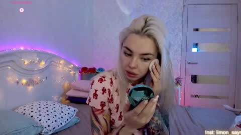 Snapshot of lillimooore chatting on October 9, 11:47 pm LilliMoore online show from October 9, 11:47 pm