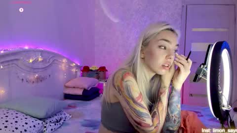 Snapshot of lillimooore chatting on October 13, 12:32 am LilliMoore online show from October 13, 12:32 am