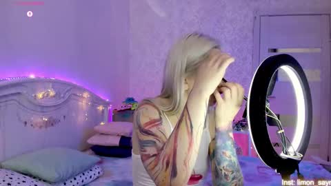 Snapshot of lillimooore chatting on October 25, 11:21 pm LilliMoore online show from October 25, 11:21 pm