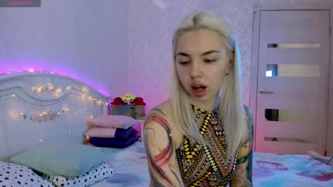 Snapshot of lillimooore chatting on October 26, 11:09 pm LilliMoore online show from October 26, 11:09 pm