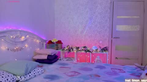 Snapshot of lillimooore chatting on October 29, 12:35 am LilliMoore online show from October 29, 12:35 am