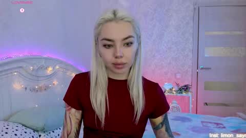 Snapshot of lillimooore chatting on October 29, 11:39 pm LilliMoore online show from October 29, 11:39 pm