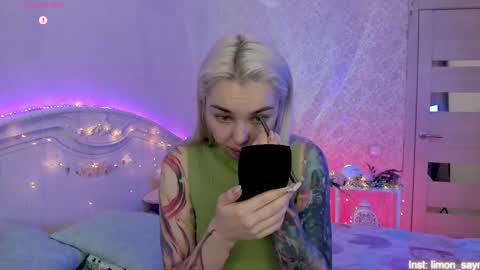 Snapshot of lillimooore chatting on November 2, 11:18 pm LilliMoore online show from November 2, 11:18 pm