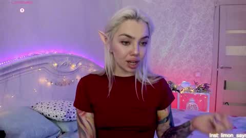 Snapshot of lillimooore chatting on November 9, 12:20 am LilliMoore online show from November 9, 12:20 am