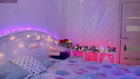 Snapshot of lillimooore chatting on November 10, 11:37 pm LilliMoore online show from November 10, 11:37 pm