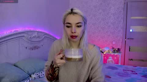 Snapshot of lillimooore chatting on November 15, 11:32 pm LilliMoore online show from November 15, 11:32 pm