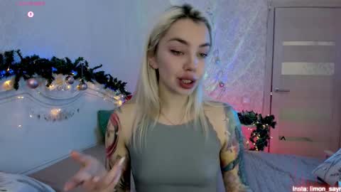 Snapshot of lillimooore chatting on December 14, 1:55 am LilliMoore online show from December 14, 1:55 am