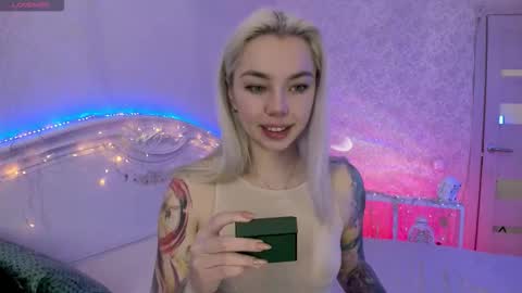 LilliMoore online show from January 17, 11:41 pm