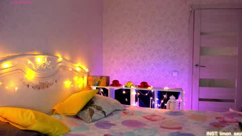 LilliMoore online show from March 24, 12:04 am