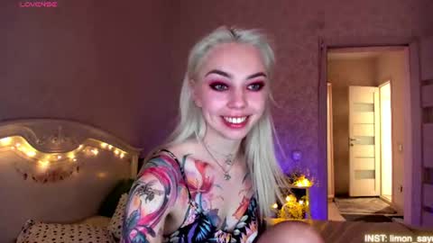 LilliMoore online show from June 14, 2:24 am