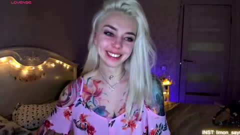 LilliMoore online show from June 14, 11:07 pm