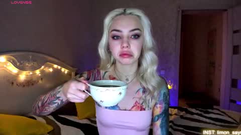 LilliMoore online show from June 27, 11:21 pm