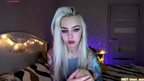 LilliMoore online show from July 15, 11:43 pm