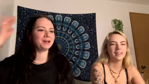 Snapshot of lillstephanie chatting on October 5, 4:44 am lillstephanie online show from October 5, 4:44 am